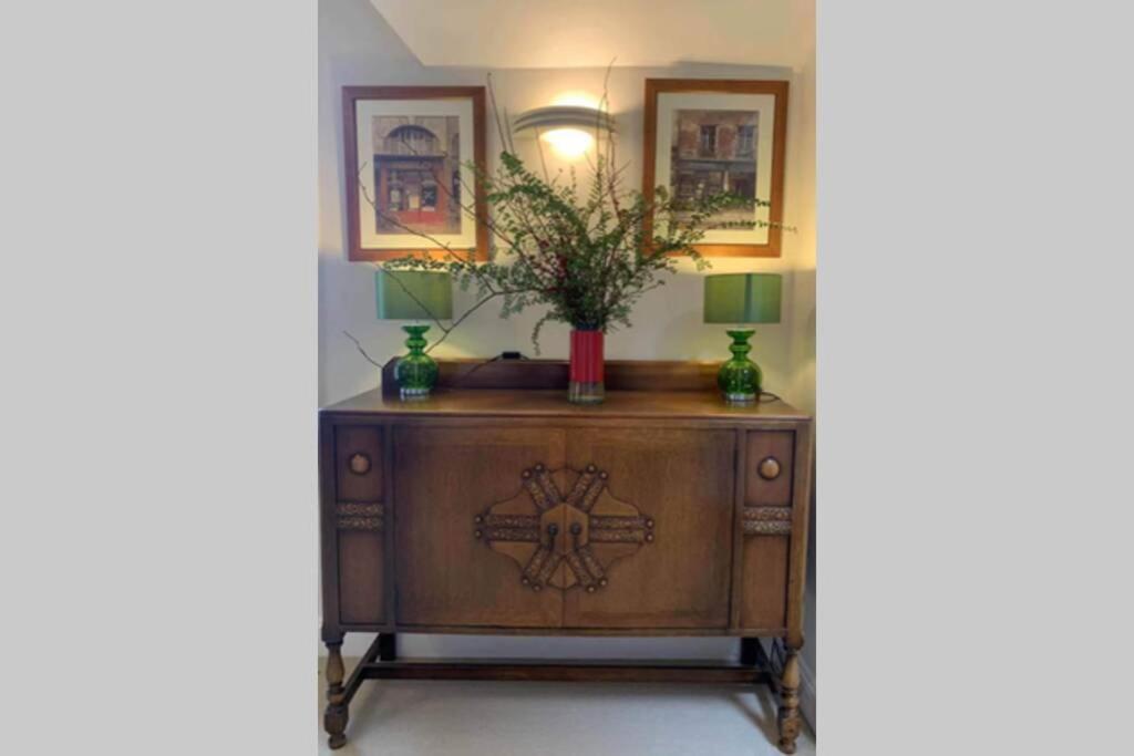 Spacious Town-Centre Apartment With Stunning Views Great Malvern Buitenkant foto