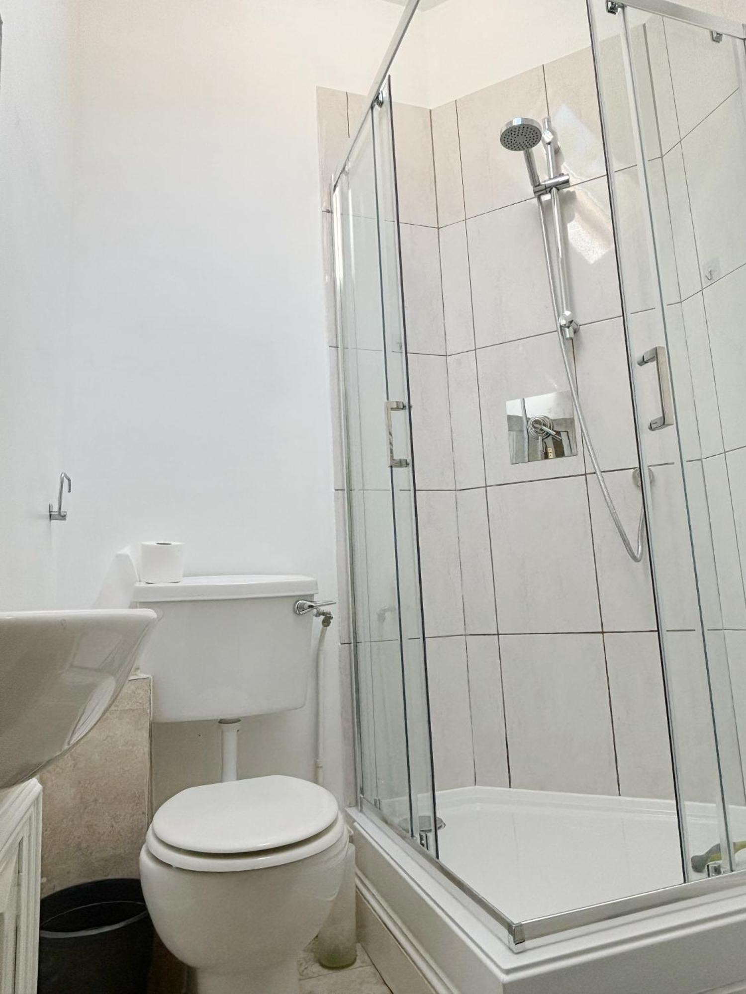 Spacious Town-Centre Apartment With Stunning Views Great Malvern Buitenkant foto