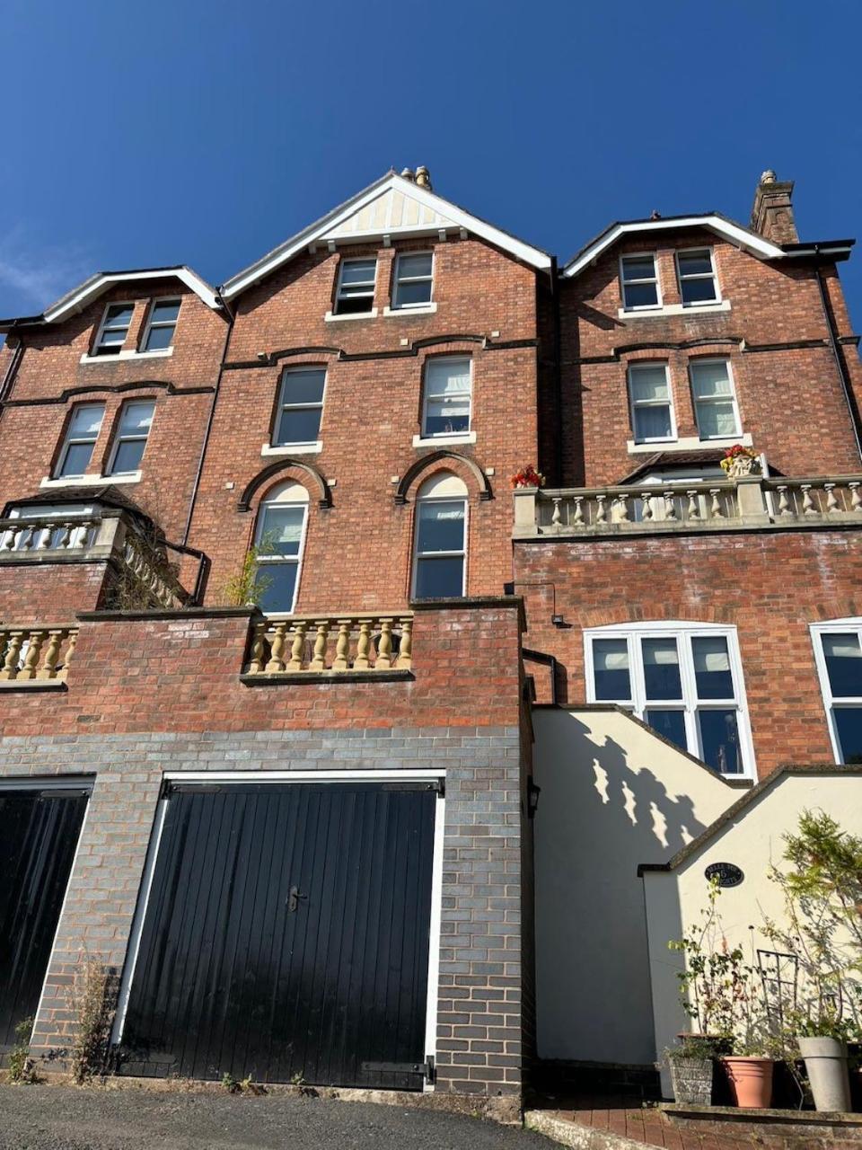 Spacious Town-Centre Apartment With Stunning Views Great Malvern Buitenkant foto